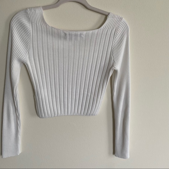 White top - Picture 3 of 3